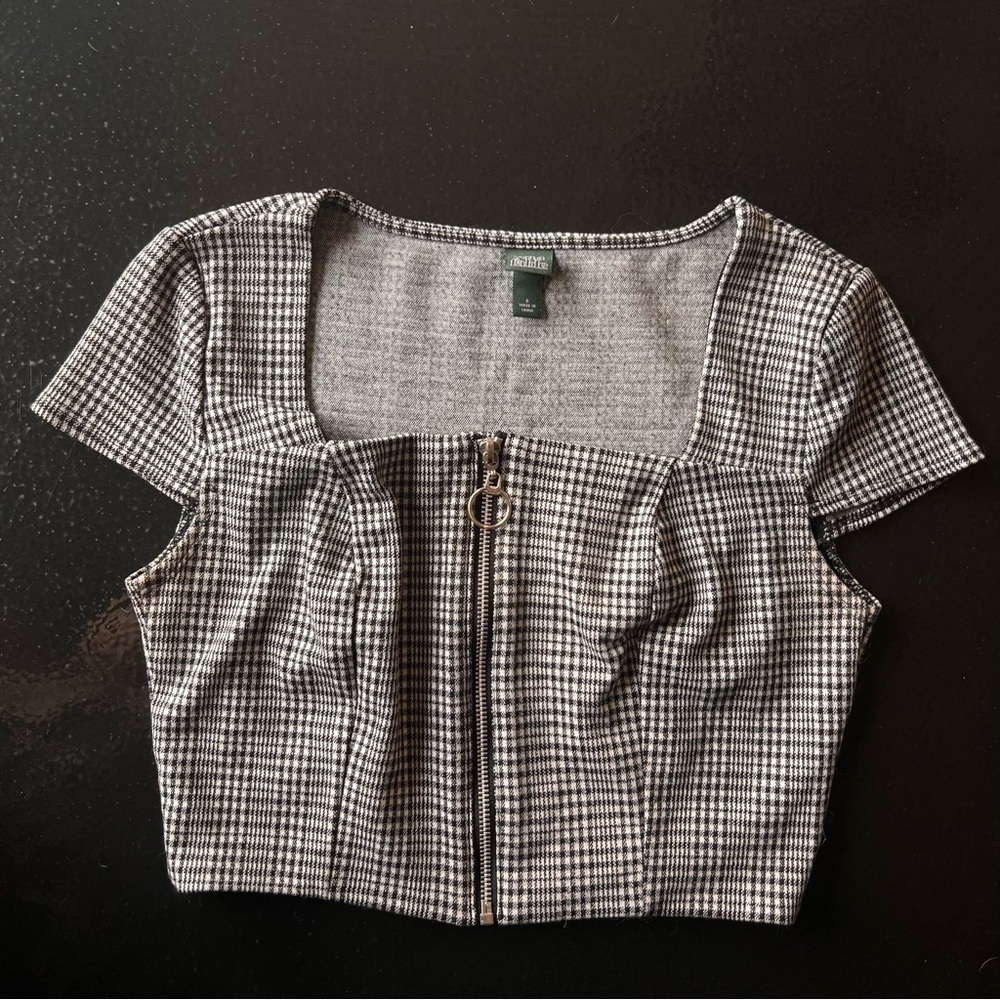 ❌ SOLD Wild Fable Zip-Front Black and White Houndstooth Crop Top Size S